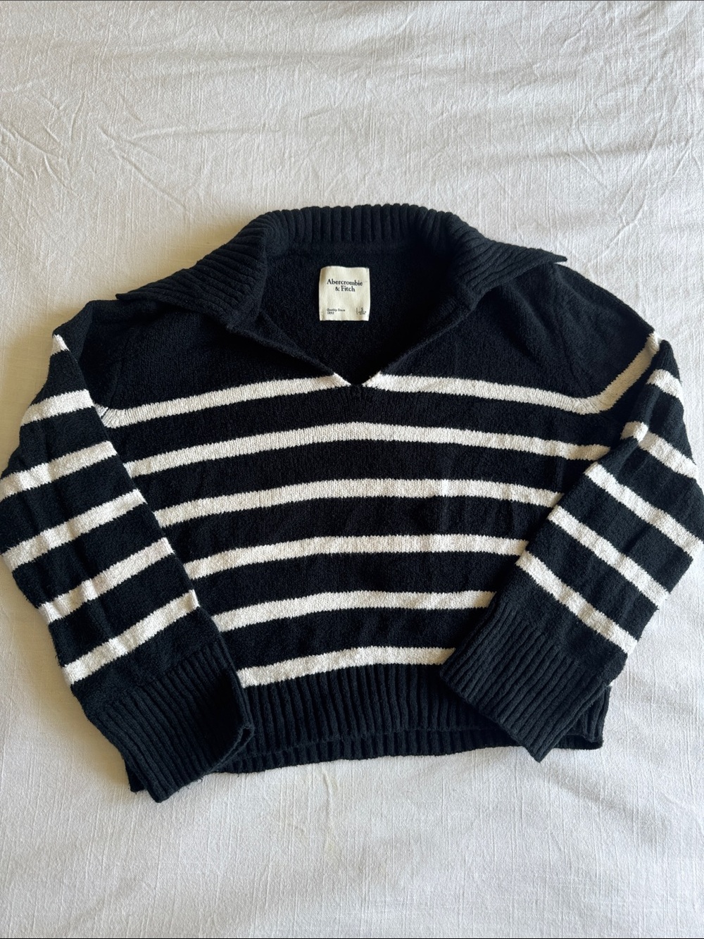 Abercrombie & Fitch Black and White Striped V‑Neck Collared Sweater